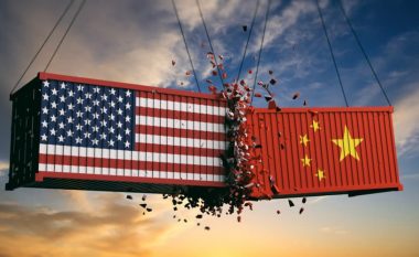 Ekonomistët thonë se përshkallëzimi tregtar SHBA-Kinë po provokon sistemin e tregtisë shumëpalëshe