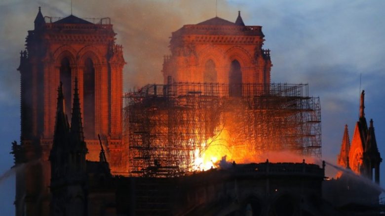Zjarri në Notre Dame, tregon se Perëndimi beson ende tek shoqëria