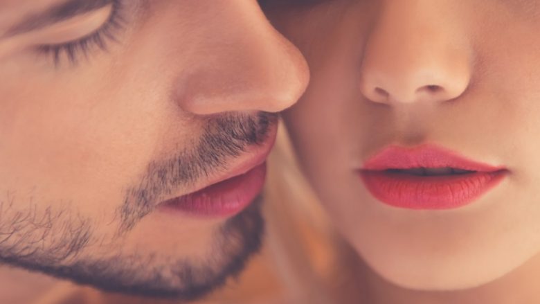 Puthjet franceze mund të jenë shkaktarë të gonorresë në fyt
