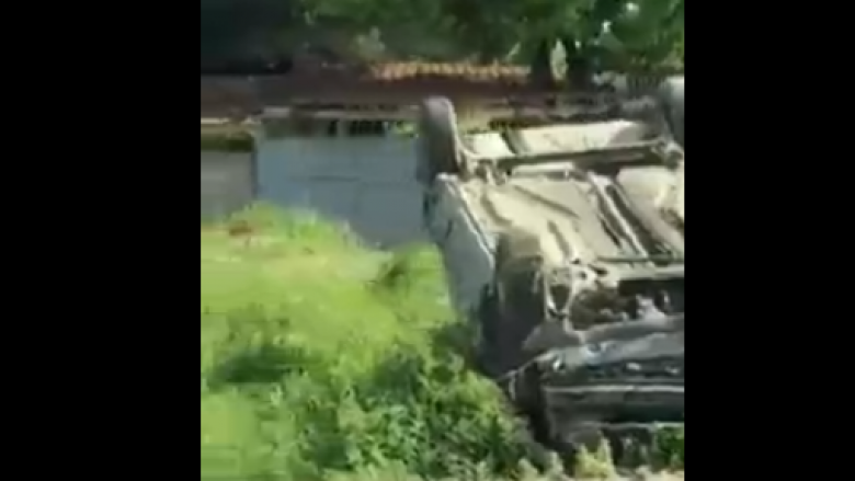 Vetaksidentohet një veturë në Zahaq të Pejës (Video)
