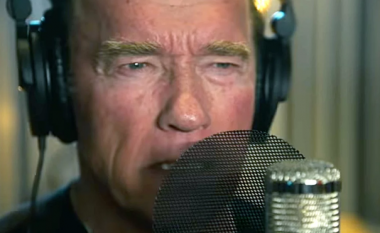 Arnold Schwarzenegger debuton edhe në muzikë me këngën “Pump it up”