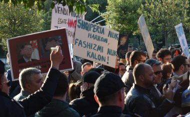 Vetëvendosjes proteston kundër Vuçiqit dhe Dodikut në Tiranë  (Foto)