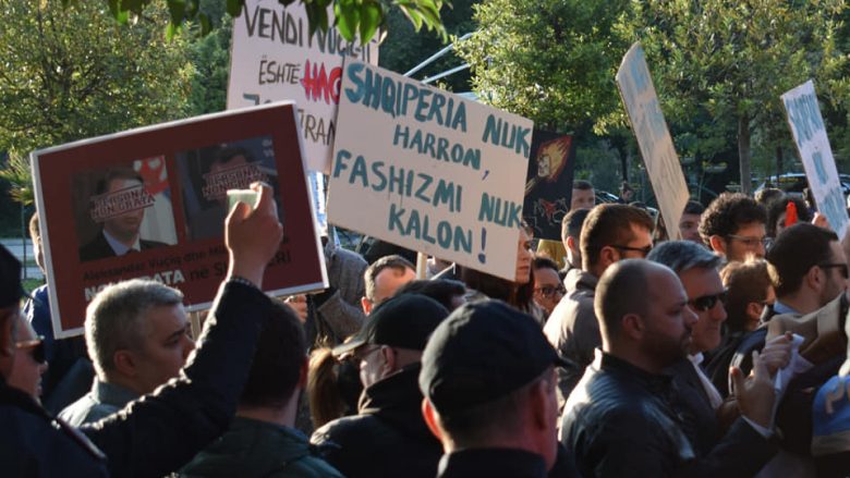 Vetëvendosjes proteston kundër Vuçiqit dhe Dodikut në Tiranë  (Foto)