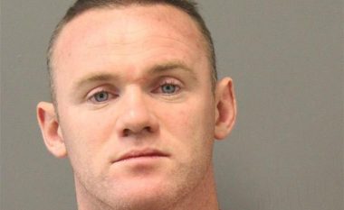 Publikohen pamjet nga momenti kur Rooney e kishte aktivizuar një alarm në aeroport dhe ishte arrestuar në gjendje të dehur