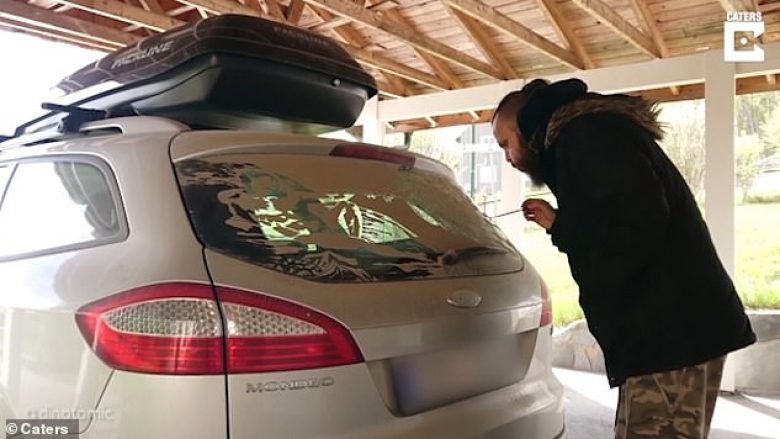 Xhamin e papastër të veturës, artisti kroat e ktheu në një vepër arti (Video)