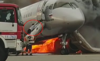 Aeroplani ishte përfshirë nga zjarri, bashkëpiloti kthehet përsëri për të ‘shpëtuar kapitenin’ (Foto/Video)
