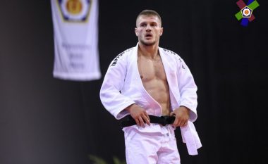 Akil Gjakova ndalet në gjysmëfinale, por do të luftojë për medaljen e bronztë