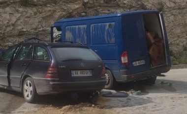 Aksident në rrugën Levan-Tepelenë, një i vdekur dhe dy të lënduar