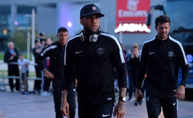 Alves pret oferta nga Liga Premier