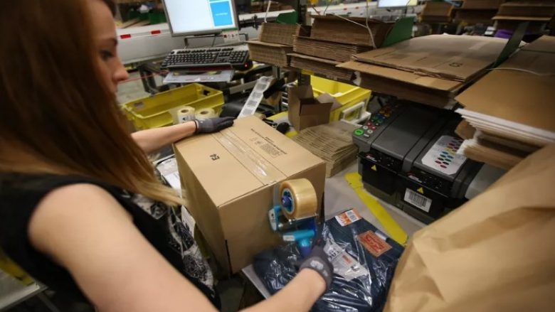 Amazon vendos videolojëra në vendet e punës për të rritur motivin e punëtorëve