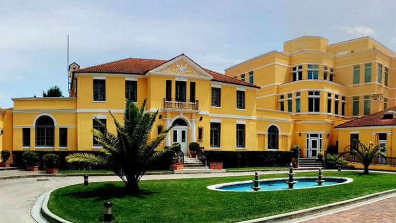 Ambasada amerikane në Tiranë: Zyrtarëve të korruptuar do t’iu ndalohet përgjithmonë hyrja në SHBA