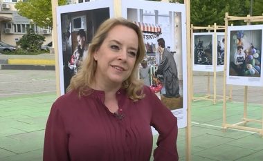 Ambasadorja suedeze inkurajon baballarët kosovarë të ndajnë kujdesin prindëror bashkë me gratë (Video)