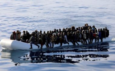 Përmbyset anija në Mesdhe, raportohet për dhjetëra emigrantë të vdekur