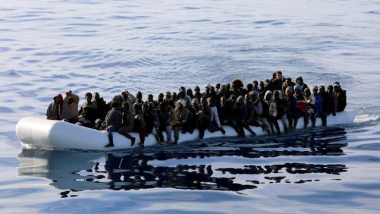 Përmbyset anija në Mesdhe, raportohet për dhjetëra emigrantë të vdekur