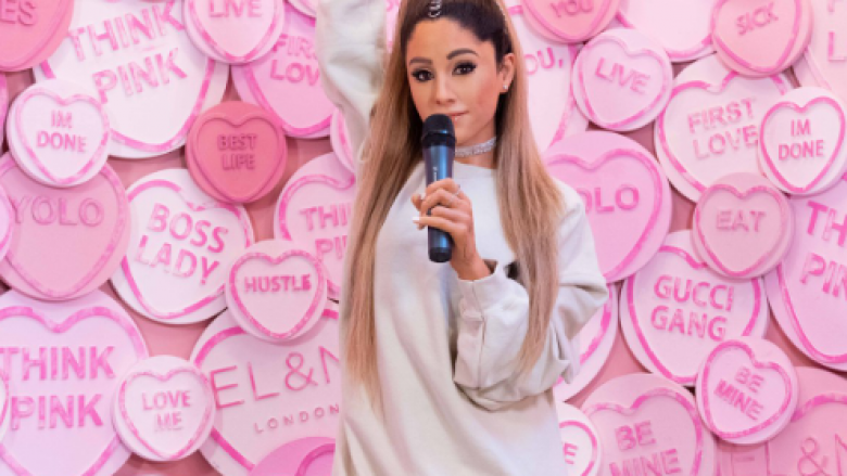 Reagojnë fansat e Ariana Grandes, të pakënaqur me statujën prej dylli në Londër