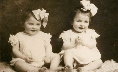 Historia e binjakeve që i mbijetuan eksperimenteve në kampin e Auschwitzit