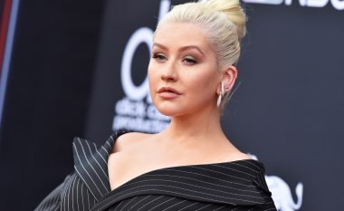 Edhe në të 40-tat, Christina Aguilera shfaqet në formë gjatë pushimeve