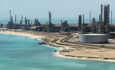 Arabia Saudite thotë se stacionet e naftës i janë sulmuar nga dronë të armatosur