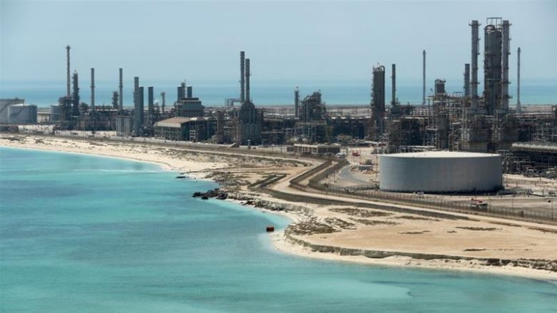 Arabia Saudite thotë se stacionet e naftës i janë sulmuar nga dronë të armatosur