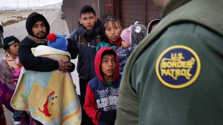SHBA, vdes fëmija i gjashtë emigrant në paraburgim