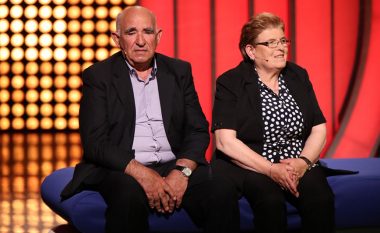 Familja nga Kosova zgjedh shoun televiziv për të falënderuar familjet kuksjane e tiranase që i mikpritën gjatë luftës