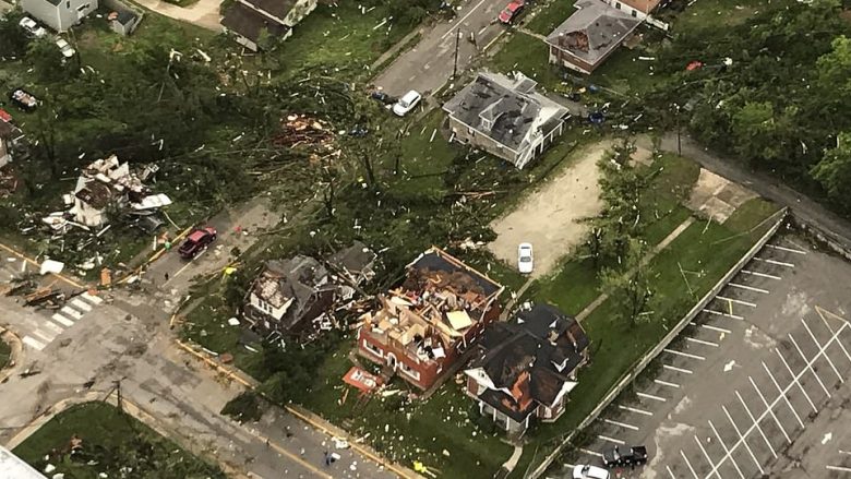 Pamje nga droni që tregojnë shkatërrimin e shkaktuar nga një tornado përbindësh – nga e cila mbetën tre të vdekur (Foto/Video)
