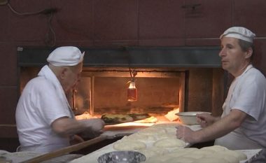 Tradita vazhdon në Prizren, furra që përgatitë 800 pitajka brenda një dite (Video)