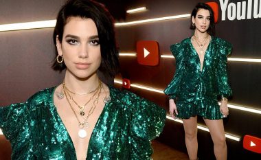 Dua Lipa shfaqet me plot shkëlqim, rrëmben vëmendjen me dukjen e saj në eventin e YouTube në New York