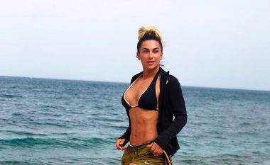 Geta Beqa publikon video provokuese nga plazhi, thotë se jeta është më e bukur në bikini