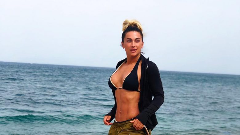 Geta Beqa publikon video provokuese nga plazhi, thotë se jeta është më e bukur në bikini