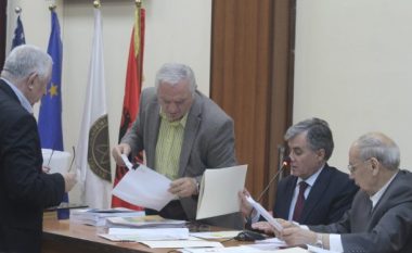 Skënder Gjinushi zgjidhet kryetari i ri i Akademisë së Shkencave të Shqipërisë