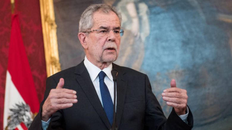 Presidenti i Austrisë cakton datën e zgjedhjeve në shtator pas skandalit të korrupsionit