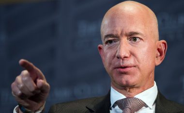 Bezos iu përgjigjet kritikëve që thonë se ai duhet të shpenzojë paratë më shumë në Tokë se sa në hapësirë