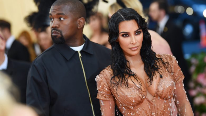Vjen në jetë fëmija i katërt i Kim Kardashian dhe Kanye West