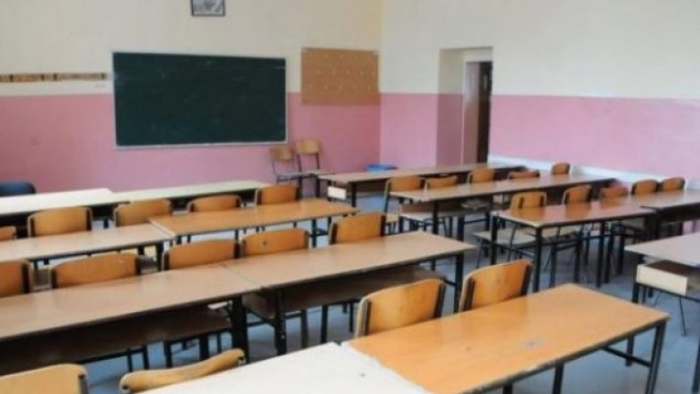 Mbyllen 150 shkolla në Shqipëri