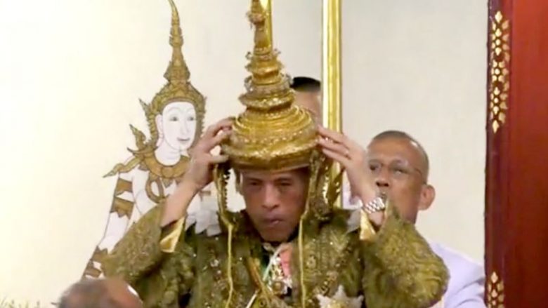 Kurorëzohet mbreti i ri i Tajlandës