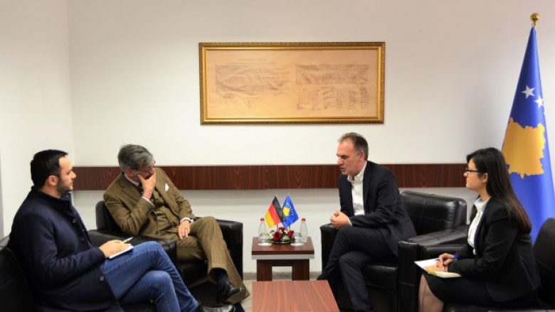 Limaj dhe ambasadori gjerman diskutuan për dialogun Kosovë- Serbi