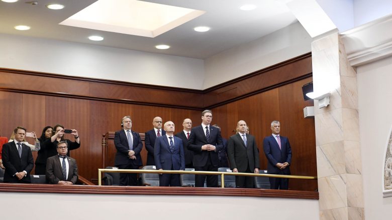 Thaçi në inaugurimin e presidentit të Maqedonisë Veriore, takohet edhe me Vuçiqin