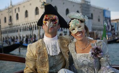 Emigranti shqiptar, prodhues i maskave në Venedik
