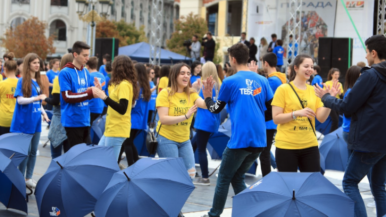 Rreth një mijë maturantë pjesëmarrës në “Paradën e maturës 2019” në Shkup