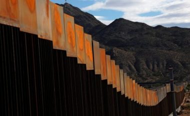 Miratohet fondi prej 1.5 miliard dollarëve për murin me Meksikën