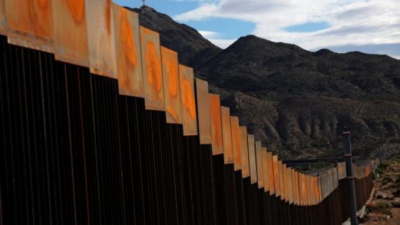 Miratohet fondi prej 1.5 miliard dollarëve për murin me Meksikën