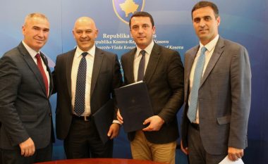 Ministri Gashi nënshkruan memorandume për investime në fushën e sportit në komunën e Gjakovës