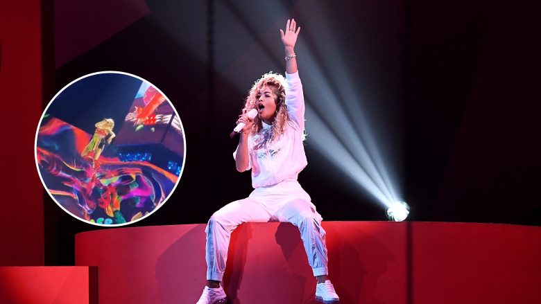 Rita Ora pushton “The O2 Arena” të Londrës, interpreton si akrobate në ajër