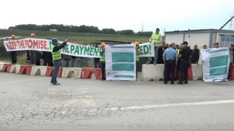 Protestojnë 25 kompani vendore, thonë se u mashtruan nga ‘Bektel & Enka’ në ndërtimin e autostradës ‘Arbën Xhaferi’