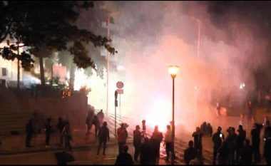 Tiranë, protesta e opozitës, tensione para Parlamentit (Video)