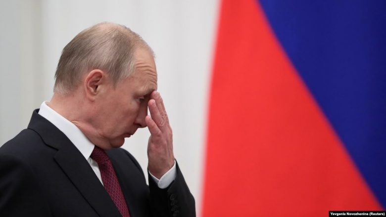 Rusët nuk po i besojnë Putinit