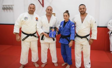 Kryeministri Haradinaj dekoron Kukën me medaljen “Gjergj Kastrioti-Skënderbeu”