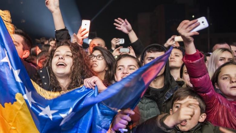 Të rinjtë kosovarë tregojnë nëse e ndiejnë veten ‘evropian i ri’? (Video)