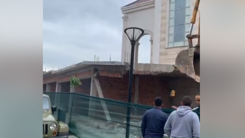 Fillon rrënimi i objekteve te Katedralja në Prishtinë